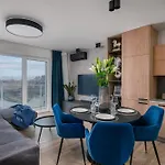 Nice View Apartment, Free Underground Parking, City Square 6 Min