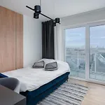 Nice View Apartment, Free Underground Parking, City Square 6 Min